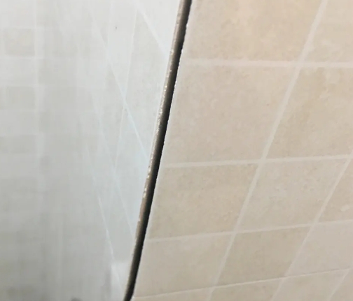 潞城瓷砖空鼓维修公司分享阳台瓷砖脱落的修复过程可以分为以下几个步骤
